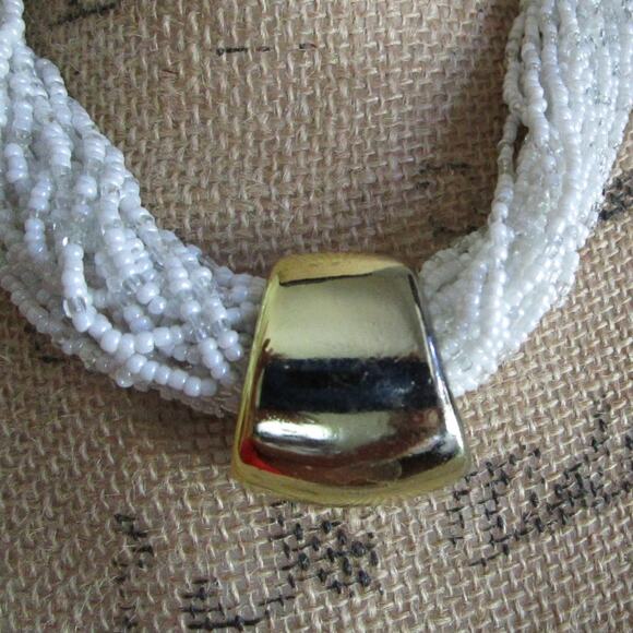 Vintage White Seed Bead Torsade Necklace Gold Tone Statement Pendant 80s 90s - Picture 10 of 16